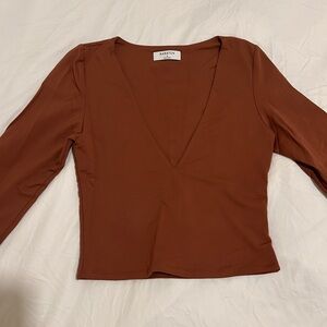 Aritzia Contour V-Neck Longsleeve in Warm Brown